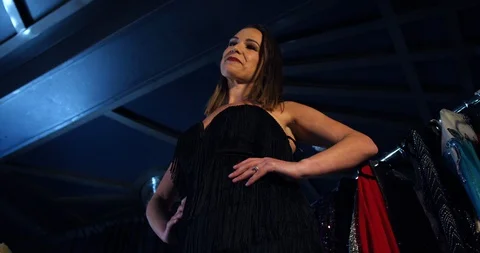 Woman dancing in backstage 스톡 동영상 129720432