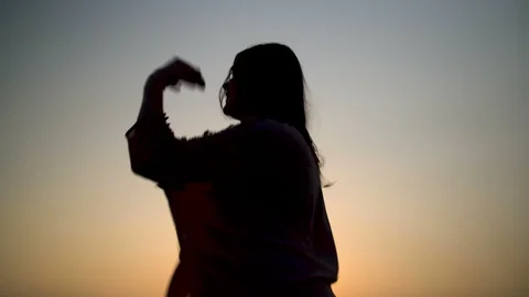 Woman dancing Stock Footage 119197039