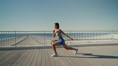 Woman doing explosive leg exercises outdoor 스톡 동영상 201385273