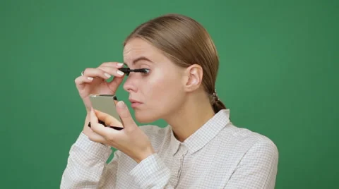 Woman doing eye make up Stock Footage 66843776