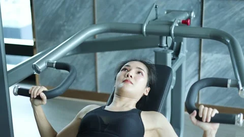 Woman doing lat pull pull down exercise 스톡 동영상 235338024