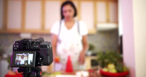 Woman doing live stream while cooking fruits, wide shoot 스톡 동영상 142580988