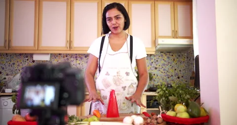 Woman doing live stream while cooking fruits, wide shoot 動画素材 142581771