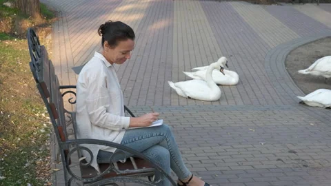 Draw Woman Stock Video Footage | Royalty Free Draw Woman Videos | Pond5