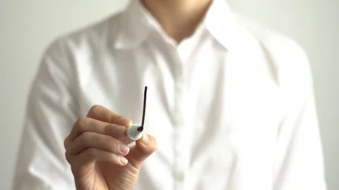 Woman drawing decrease diagram with red down arrow on transparent screen. 库存影片 76673047