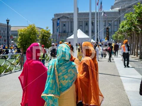 Woman dressed in traditional sikh garb talking outside of a Punjab referendum Stock Photos