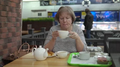 Woman drinking coffee in a cafe Stock-Footage 220511360