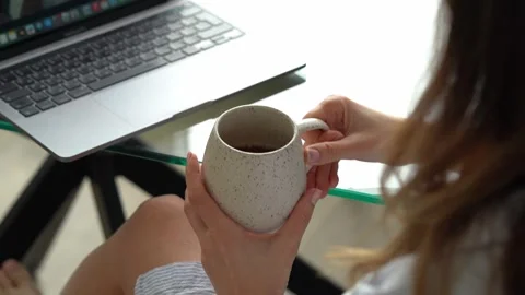 Woman drinking tea 库存影片 302603333
