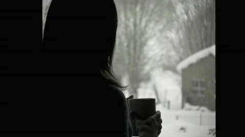 Woman drinking tea while looking the snow Video stock 46899309