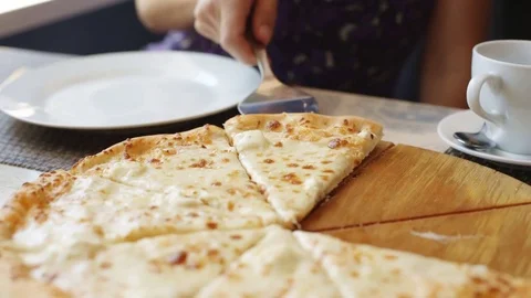 Woman eats pizza in cafe. Vídeos de archivo 77634270