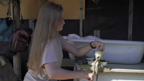 The woman is engaged in the process of making tea, willow-herb, manual labor Stockbeeldmateriaal 134322017