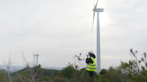 Woman engineer with tablet computer working with wind turbines Vídeos de archivo 270454189