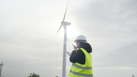 Woman engineer with tablet computer working with wind turbines Vídeos de archivo 270454420