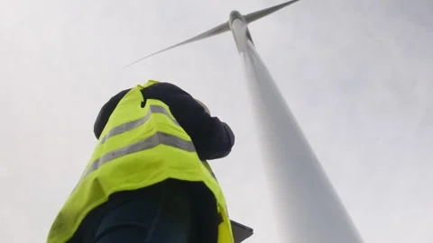 Woman engineer with tablet computer working with wind turbines Vídeos de archivo 270454572