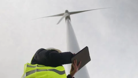 Woman engineer with tablet computer working with wind turbines Vídeos de archivo 270454681
