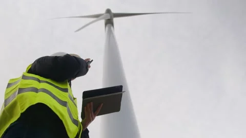 Woman engineer with tablet computer working with wind turbines Vídeos de archivo 270454731