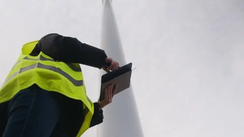 Woman engineer with tablet computer working with wind turbines Vídeos de archivo 270454735