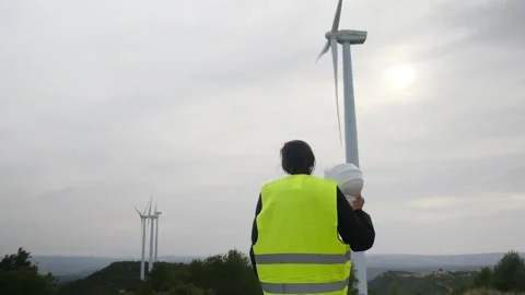 Woman engineer with tablet computer working with wind turbines Vídeos de archivo 270454748
