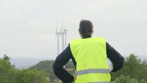 Woman engineer with tablet computer working with wind turbines Vídeos de archivo 270454773