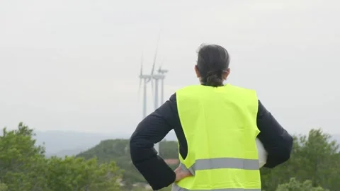 Woman engineer with tablet computer working with wind turbines Vídeos de archivo 270454781