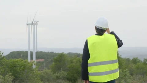 Woman engineer with tablet computer working with wind turbines Vídeos de archivo 270454812
