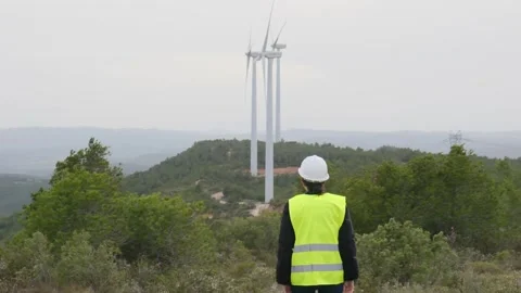 Woman engineer with tablet computer working with wind turbines Vídeos de archivo 270454826