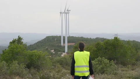 Woman engineer with tablet computer working with wind turbines Vídeos de archivo 270454845