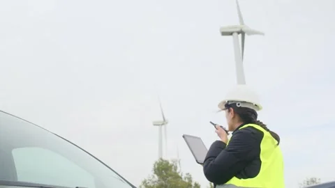Woman engineer with tablet computer working with wind turbines Vídeos de archivo 270455108