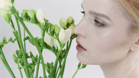  Woman with exotics frowers. Stock Footage 238819821