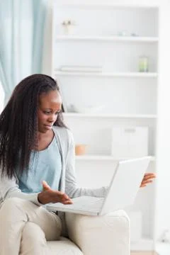 Woman experiencing computer problems Foto stock