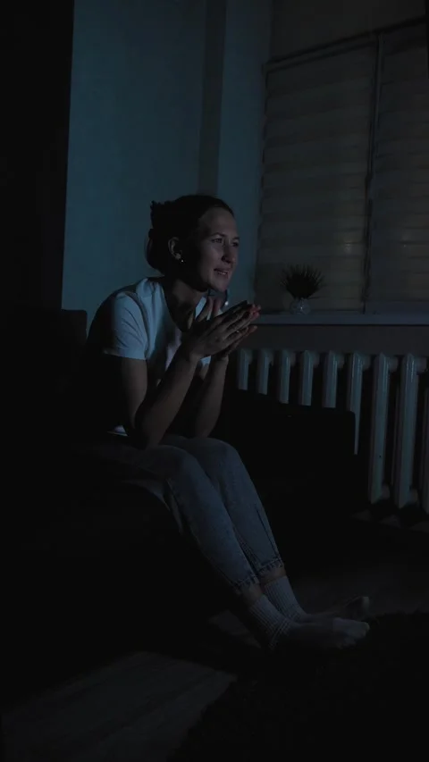Woman experiencing intense emotion while watching television alone Видео 295848102