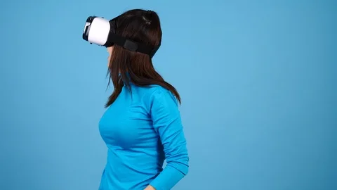 Woman experiencing VR tech Stock Footage 92575185