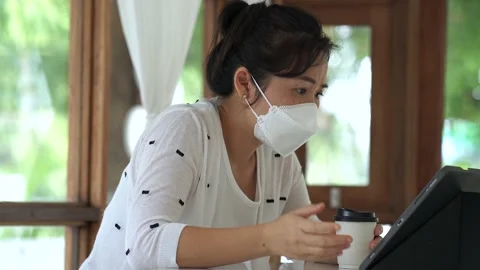 Woman with face expression using tablet to make video call at home.. Vidéo 160038735