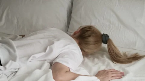 Woman fall on bed Video stock 197812500