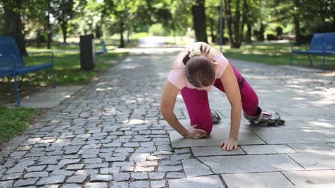 Woman falls while roller skating injuring knee 스톡 동영상 341477607
