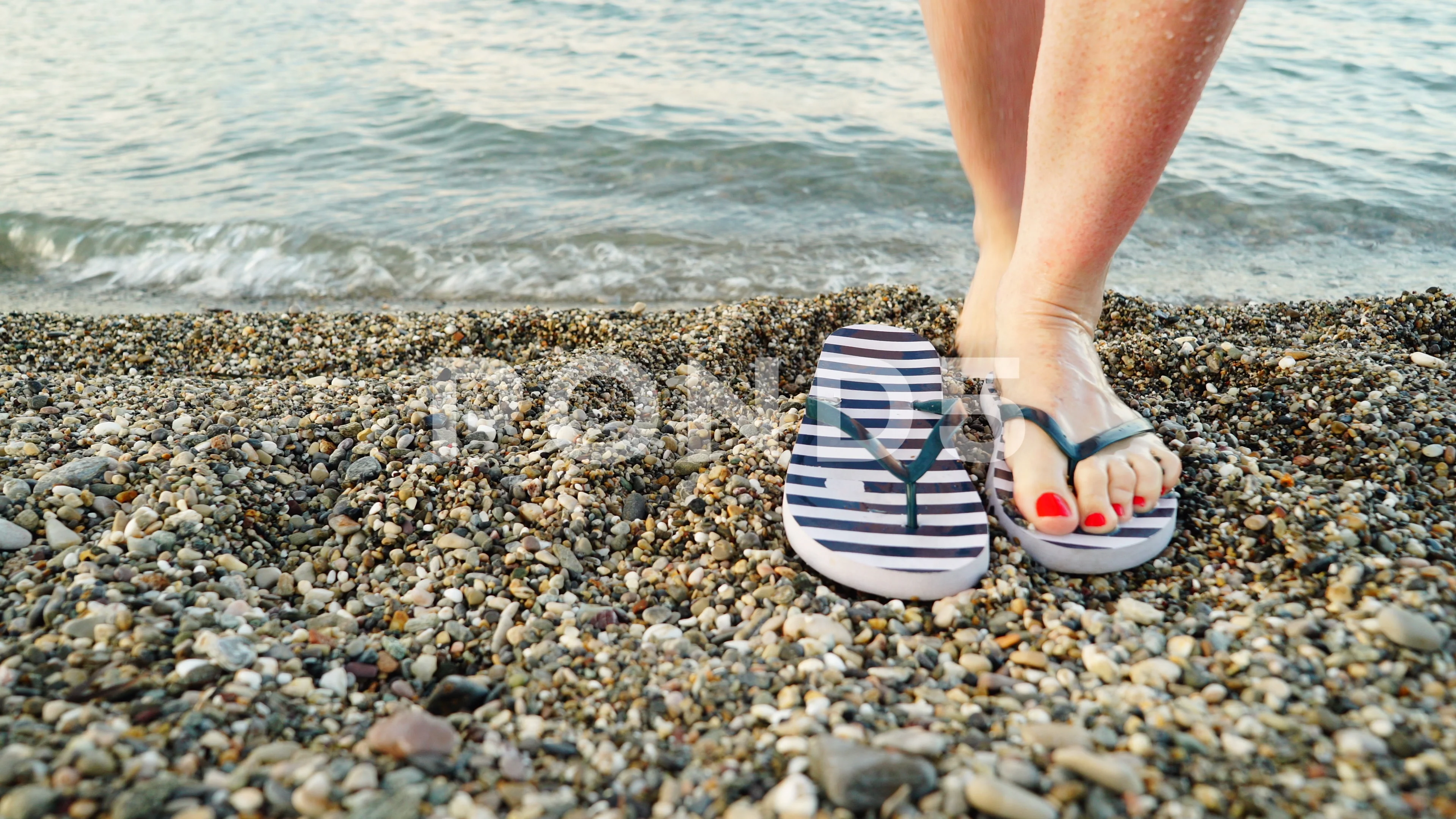 Woman feet with flip flops on beach shor, Stock Video