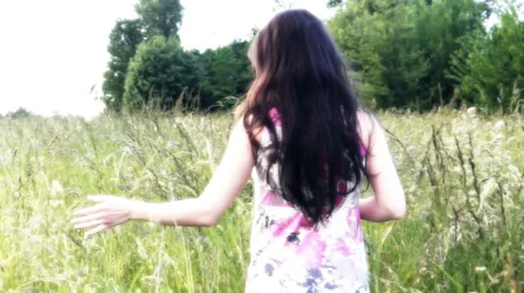 Woman in a field Stock Footage 39351981