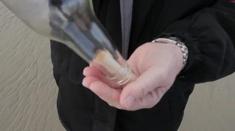 Woman finding a Message In a Bottle 스톡 동영상 34473326