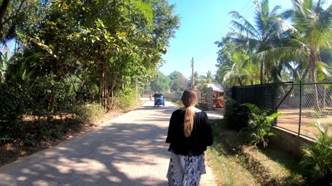 Woman flags down a tuk, tuk in Sri Lanka, HD Stock Footage 140241853