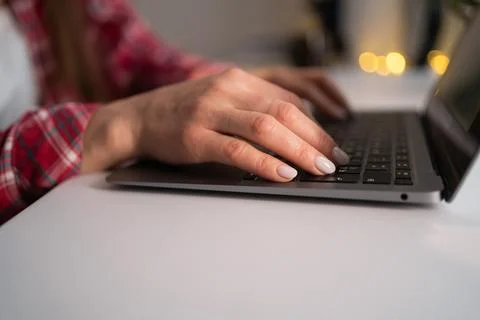 Woman freelancer using laptop computer typing on keyboard in home office se.. Foto stock