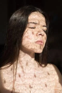 Woman in front of window. The first rays of the sun. Shade from the curtains Stock-Fotos
