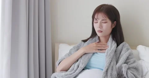 Woman gets a cold Vídeo Stock 159198365