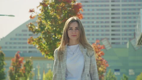 The Woman goes to camera Stock Footage 140141653