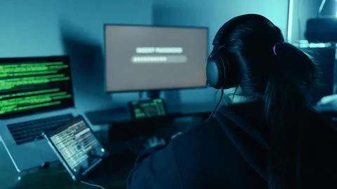 Woman hacker using computer breaks into data servers infects systems with virus. Foto stock