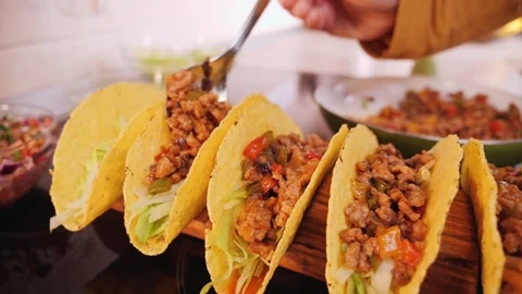 Woman hand stuffing taco shells - slow motion Видео 131587370