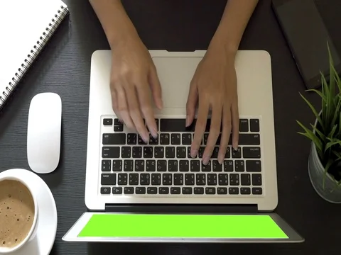 Woman hand using laptop Видео 74862377