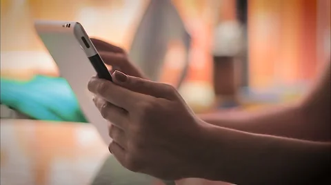 Woman hand using tablet 53771582