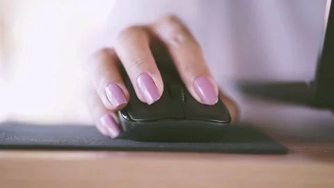 Woman hand using wireless mouse computer laptop 스톡 동영상 80830930