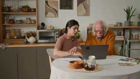 Woman Helping Elderly Man using Computer 库存影片 321288469