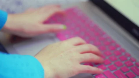 Woman on her computer scheduling her day 스톡 동영상 159872107